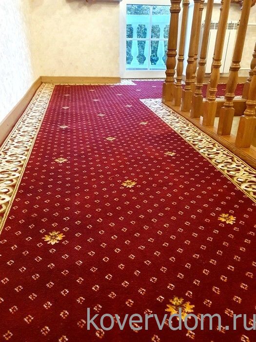 Композиция из полушерстяной ковровой дорожки с укладкой на лестницу и второй этаж Композиция из полушерстяной ковровой дорожки с укладкой на лестницу и второй этаж